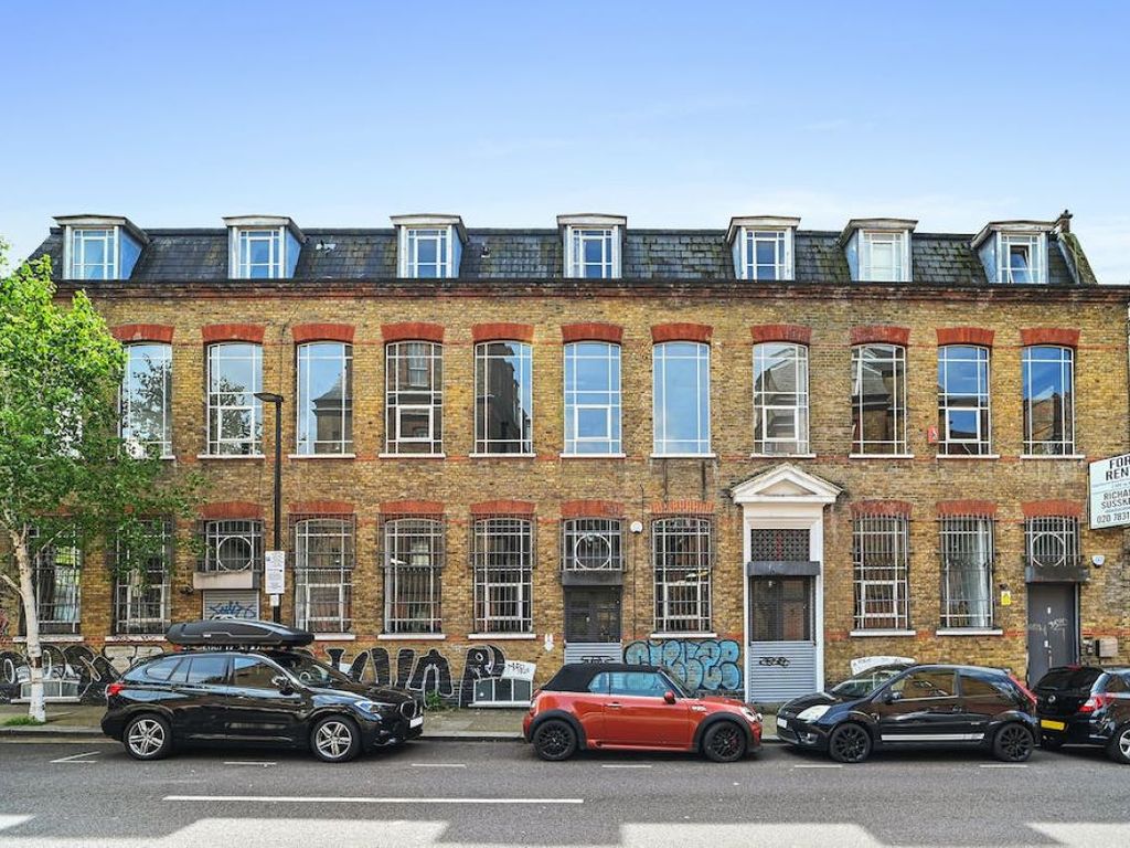 Office to let in Old Nichol Street, London E2, £18,000 pa