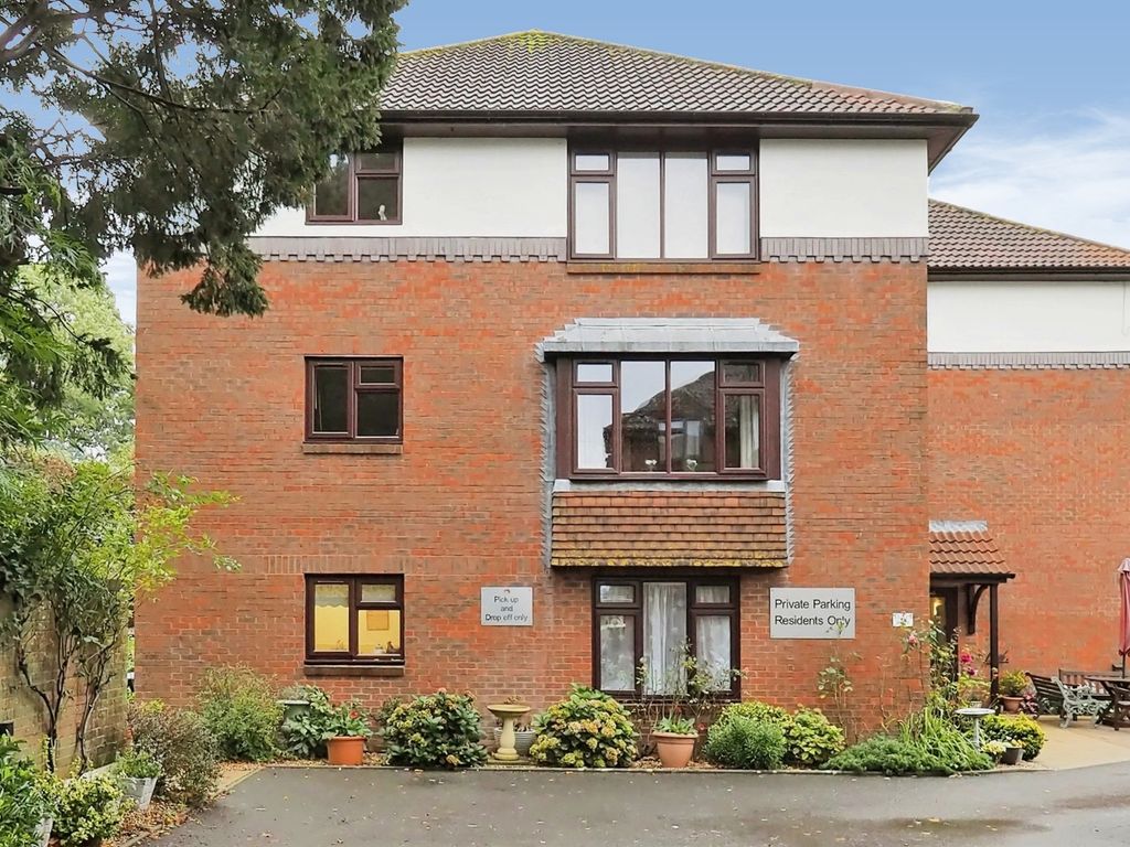2 bed flat for sale in Stratford Road, Salisbury SP1, £68,000