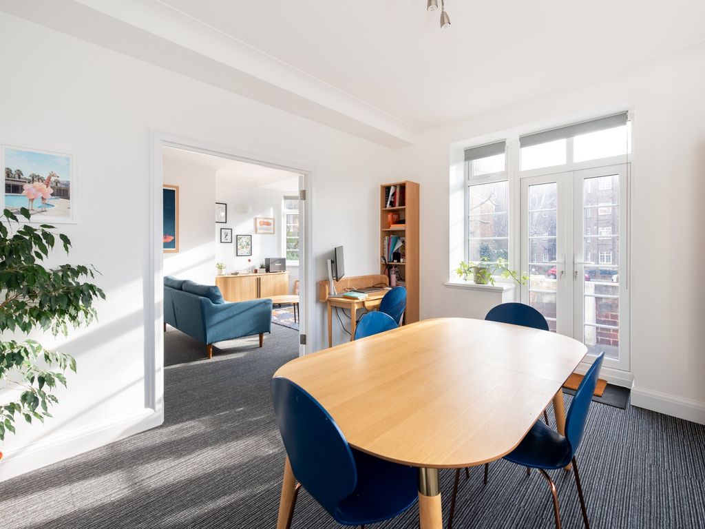 2 bed flat for sale in Hillfield Court, Belsize Avenue, London NW3, £1,127,000