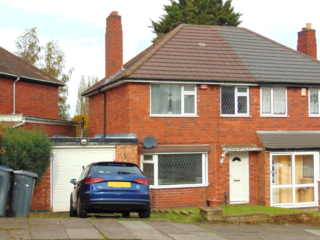 3 bed semi-detached house for sale in Holmesfield Road, Birmingham B42, £204,950