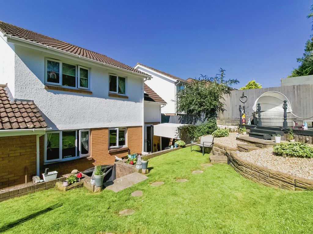 4 bed detached house for sale in Teifi Drive, Barry CF62, £400,000