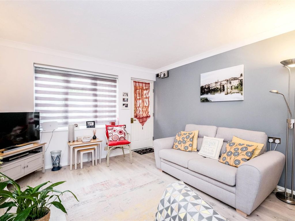 1 bed flat for sale in Chelwood Close, London E4, £185,000