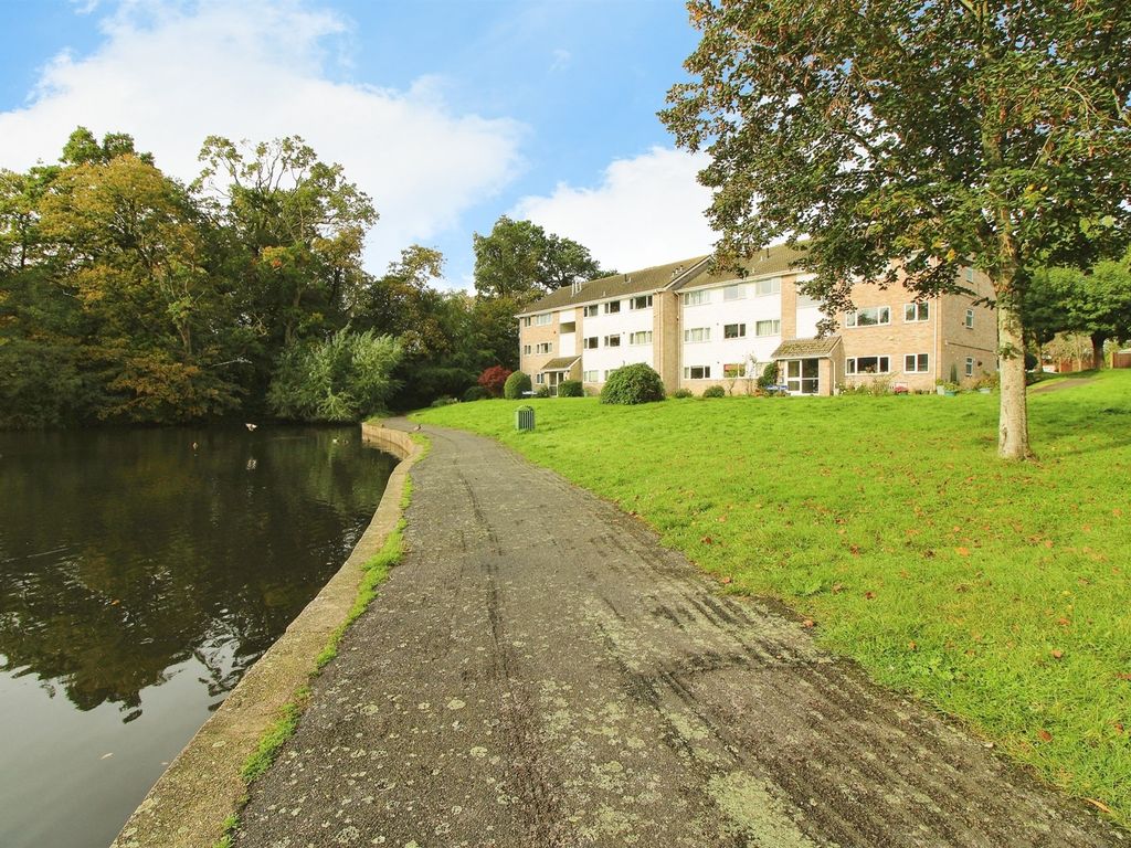 2 bed flat for sale in Rosebank Lodge, Rownhams, Southampton SO16, £185,000