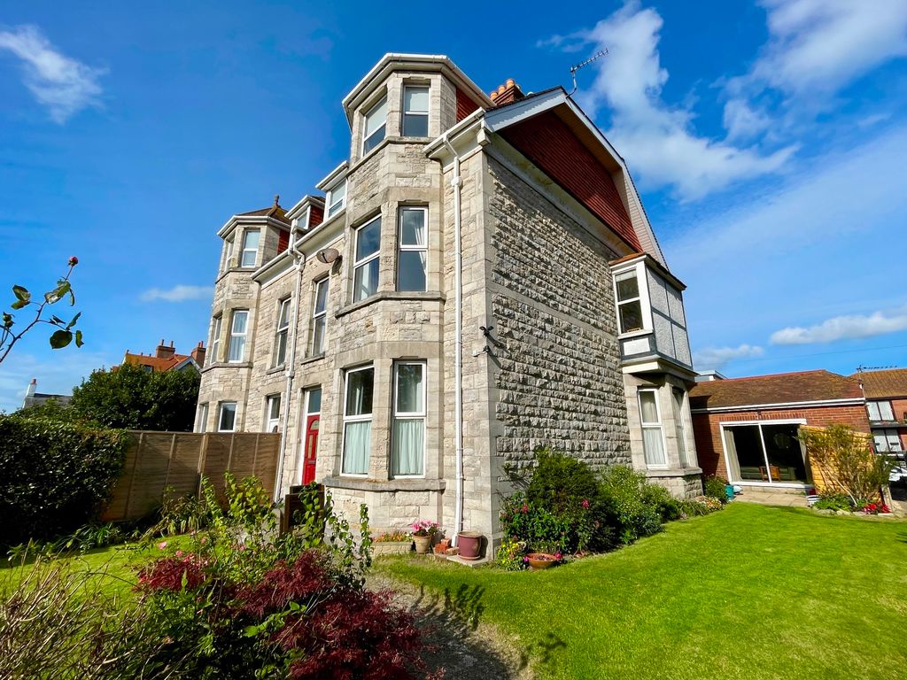 2 bed flat for sale in Gilbert Road, Swanage BH19, £299,950