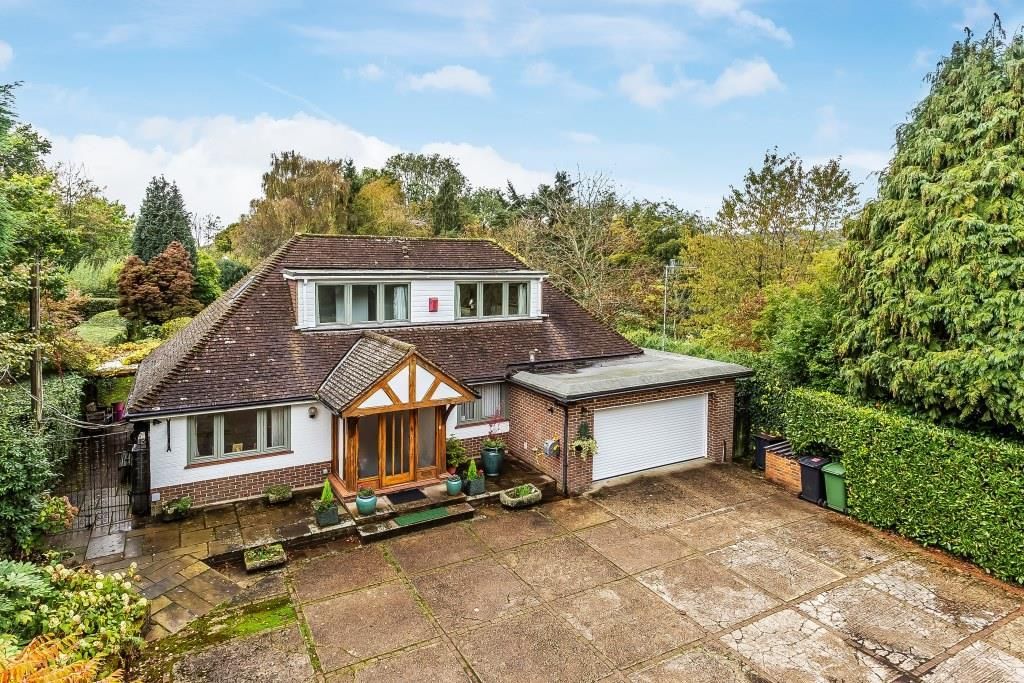3 bed property for sale in Newdigate Road, Beare Green RH5, £949,950
