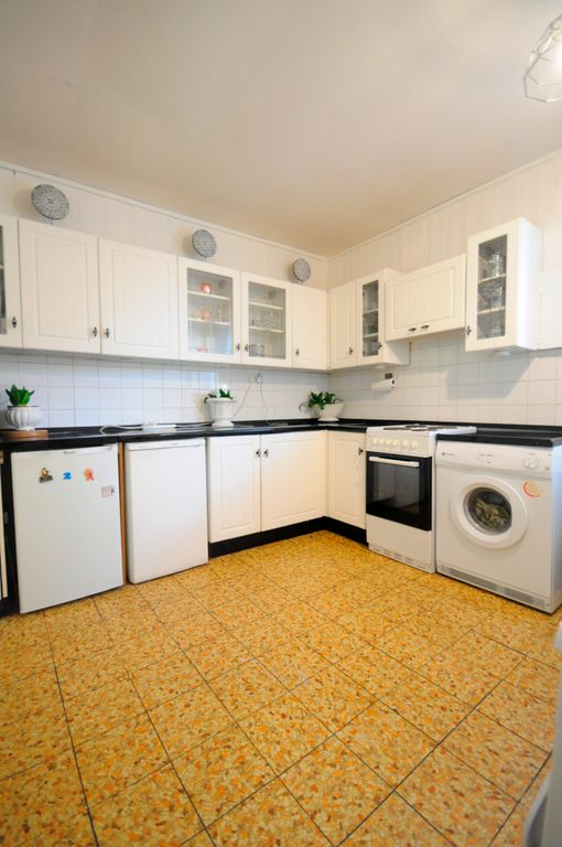 2 bed flat for sale in Swinton Crescent, Glasgow G69, £87,000