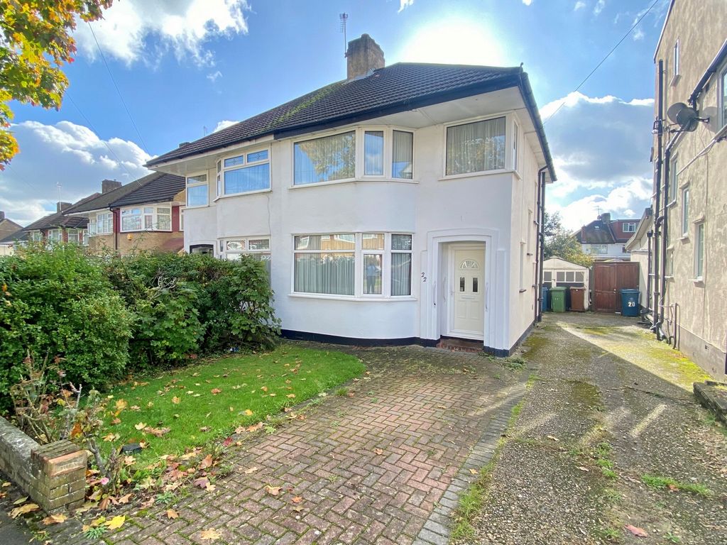 3 bed semi-detached house for sale in Hermitage Way, Stanmore HA7, £525,000