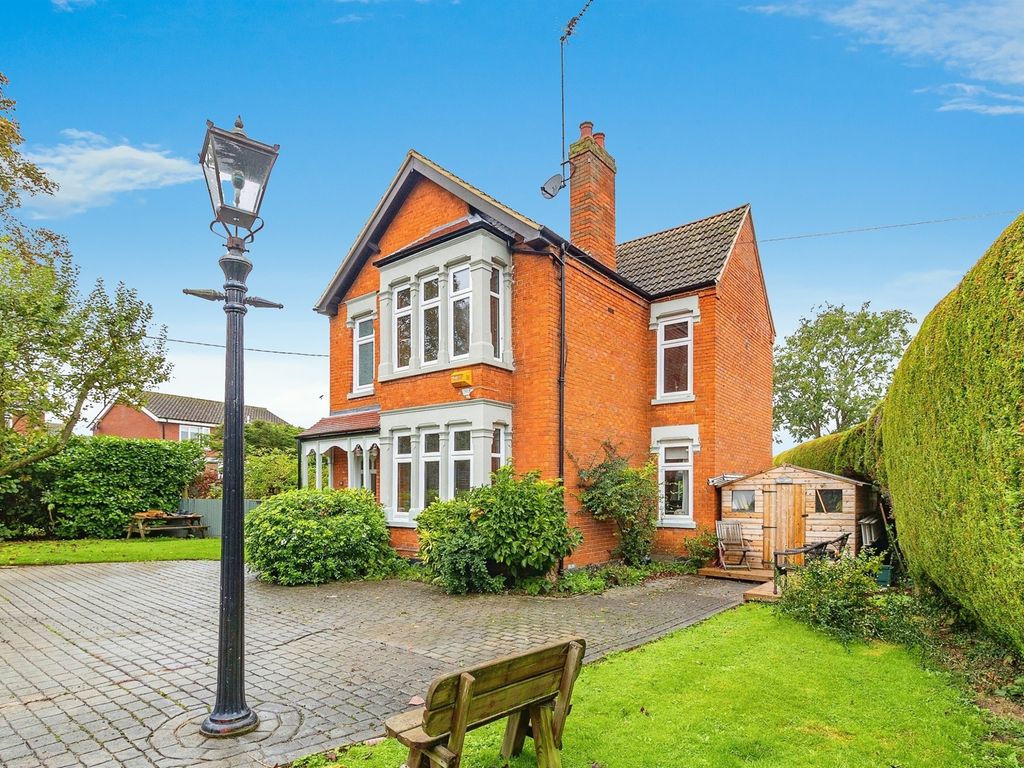 4 bed detached house for sale in Bletchley Road, Newton Longville, Milton Keynes MK17, £685,000