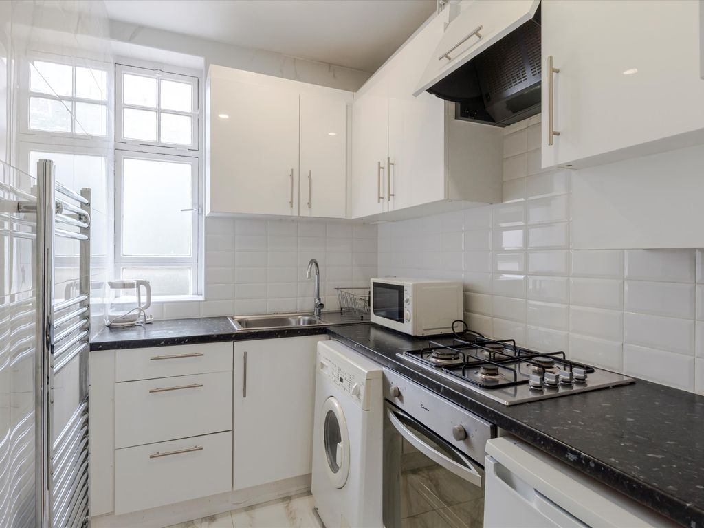 1 bed flat for sale in Gilbert Street, Mayfair, London W1K, £699,950