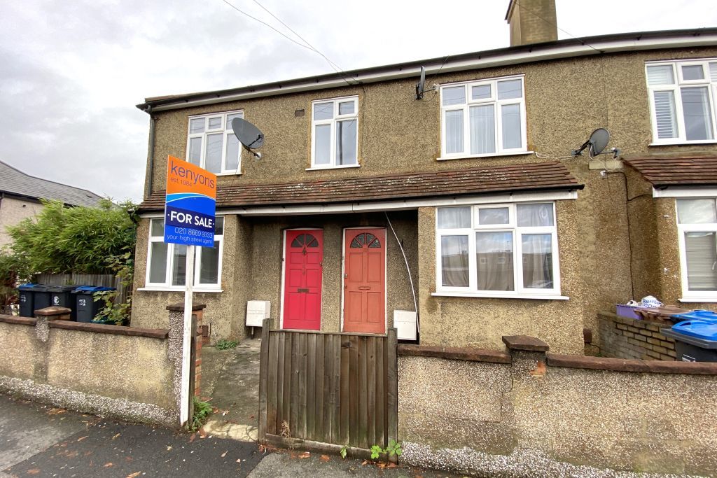 3 bed maisonette for sale in Western Road, Mitcham CR4, £360,000
