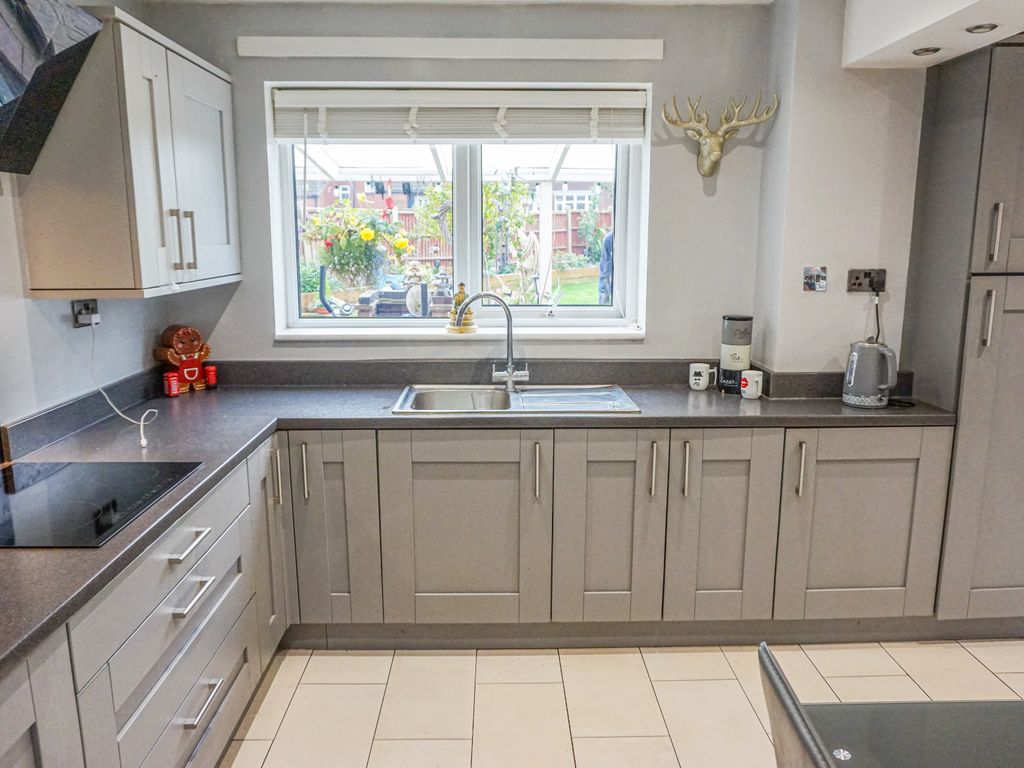 4 bed detached house for sale in Carnoustie, Worksop S81, £269,000