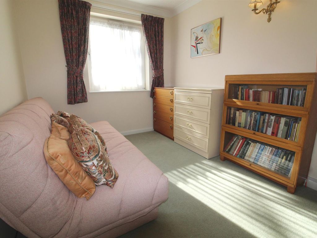 2 bed property for sale in Christchurch Lane, Barnet EN5, £289,950