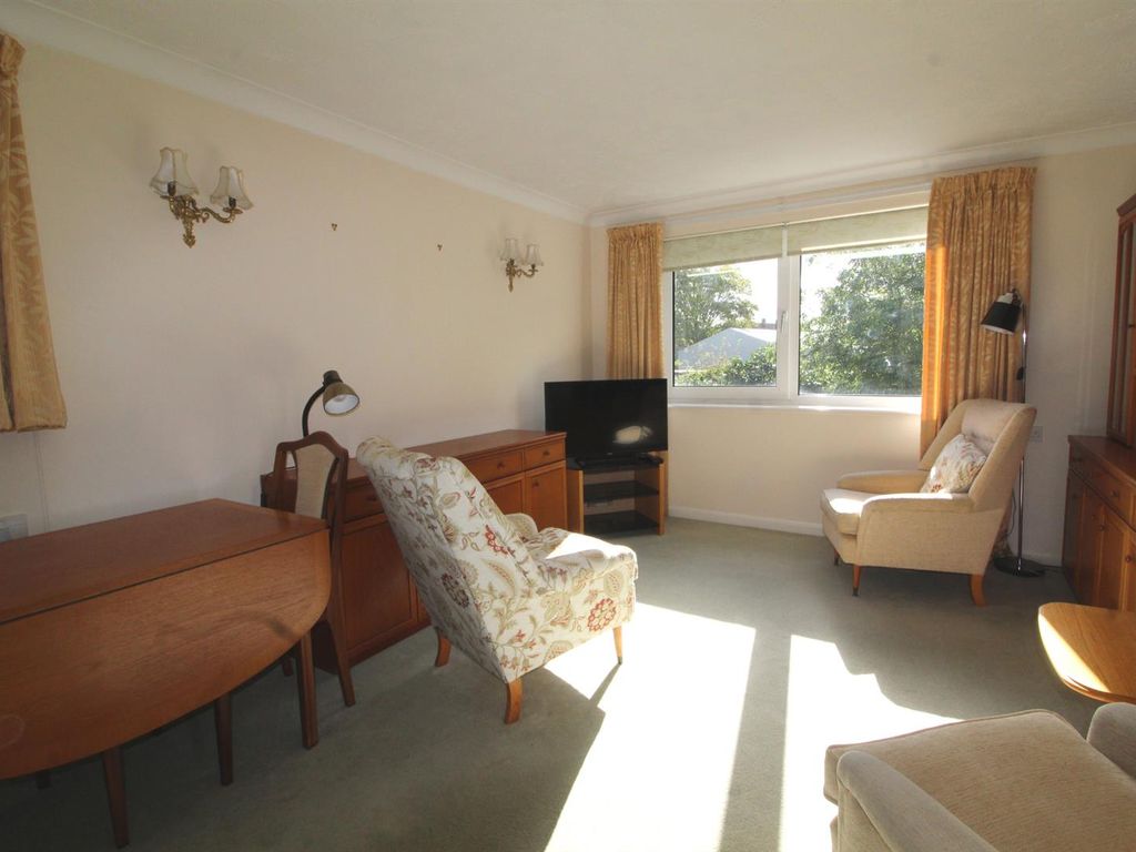 2 bed property for sale in Christchurch Lane, Barnet EN5, £289,950