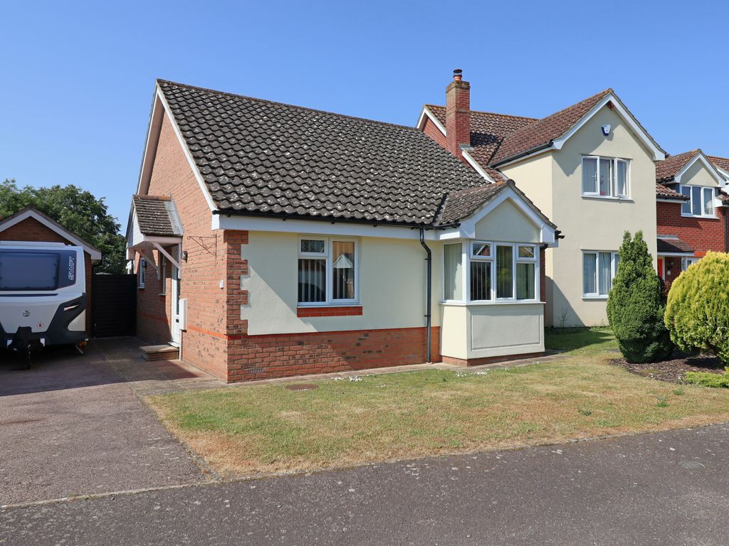 2 bed bungalow for sale in Chestnut Road, Tasburgh, Norwich NR15, £285,000