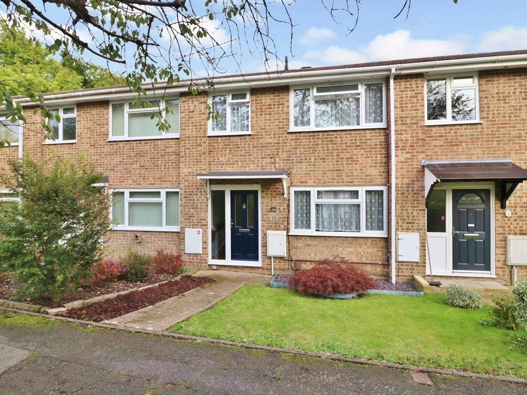 3 bed terraced house for sale in Cranbourne Park, Hedge End SO30, £270,000
