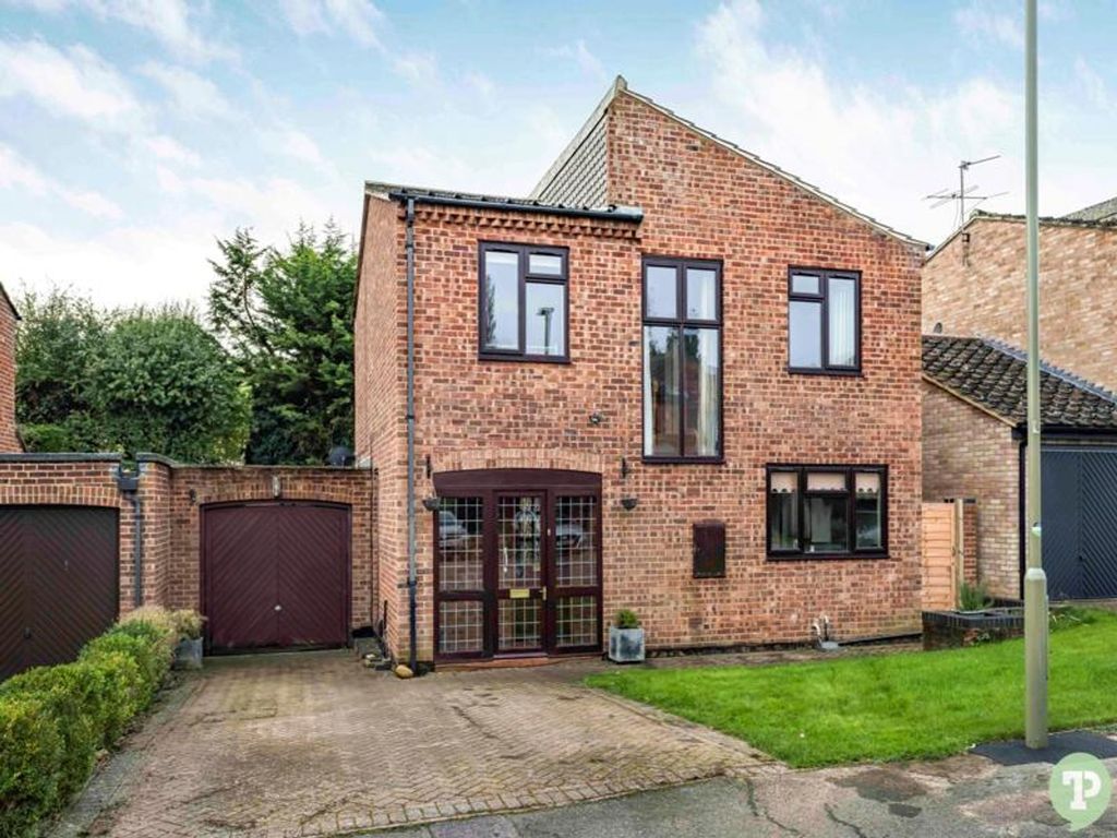 4 bed link-detached house for sale in Barlow Close, Wheatley OX33, £520,000