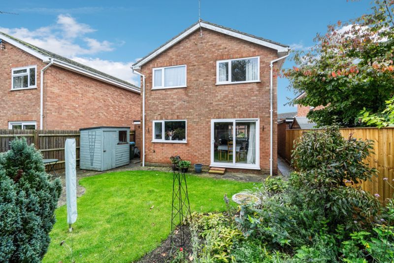 3 bed detached house for sale in Quakers Mede, Haddenham, Aylesbury HP17, £565,000