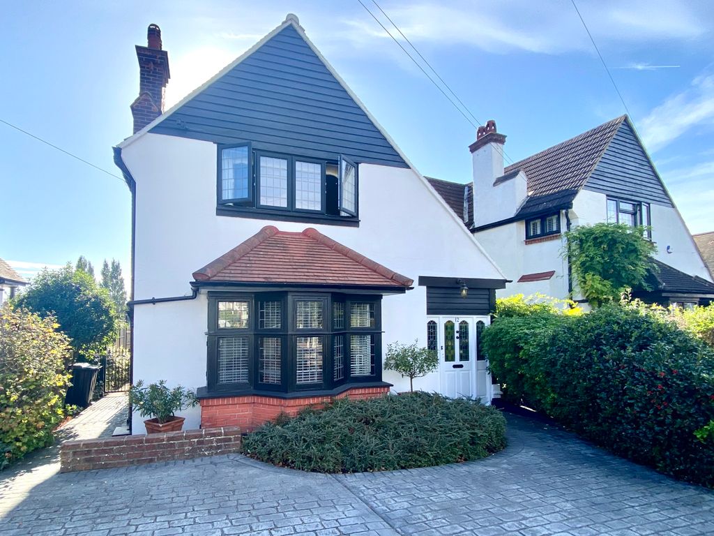 4 bed detached house for sale in Crosby Road, Westcliff-On-Sea SS0, £800,000