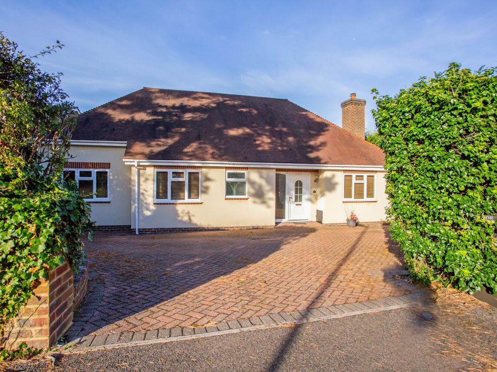 3 bed detached bungalow for sale in Eglise Road, Warlingham CR6, £850,000