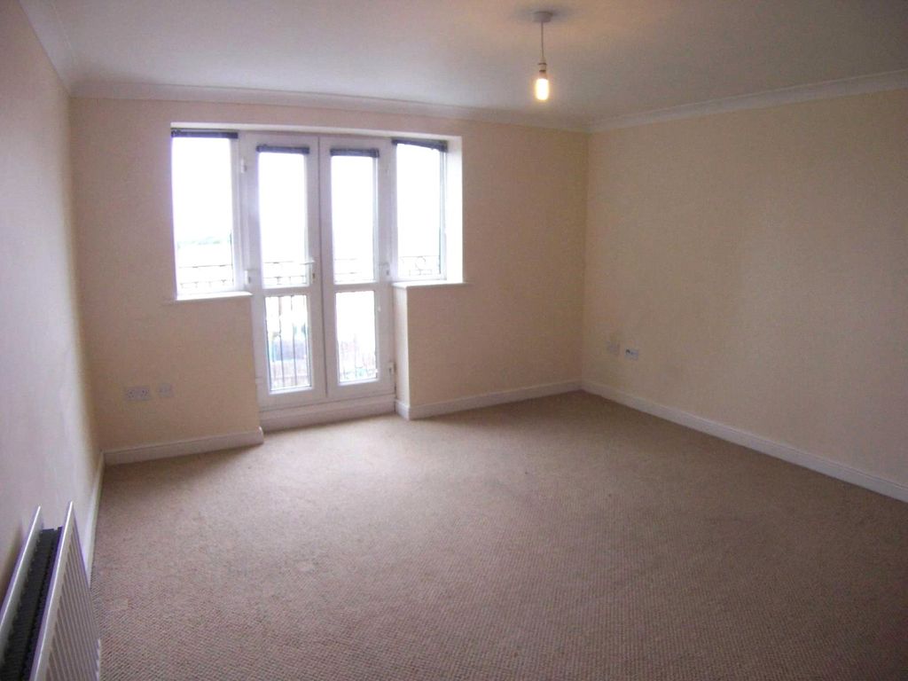 2 bed flat for sale in Mount Lane, Brighouse, West Yorkshire HD6, £80,000