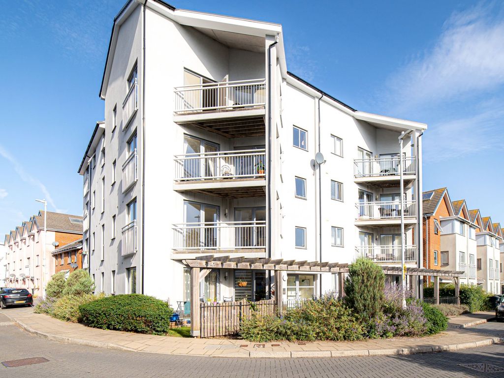 2 bed flat for sale in Drummond Grove, Willesborough TN24, £150,000