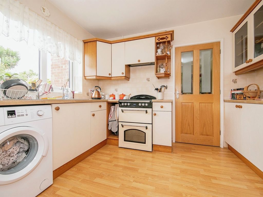 3 bed semi-detached house for sale in Salehurst Road, Ipswich IP3, £325,000