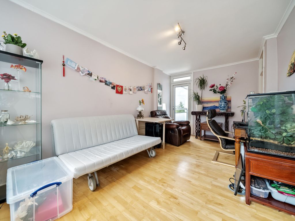 2 bed flat for sale in Whitlock Drive, London SW19, £325,000
