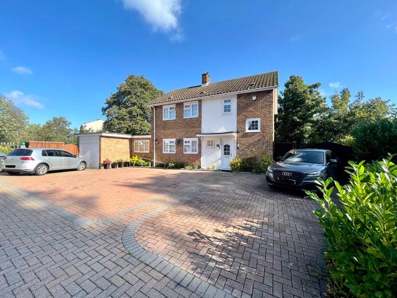 4 bed detached house for sale in Herons Wood, Harlow CM20, £665,000