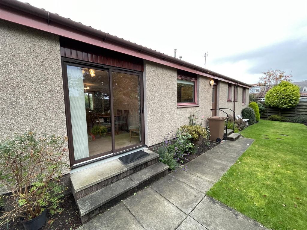 3 bed detached bungalow for sale in Mill Lodge, Ferryfield, Cupar KY15, £275,000