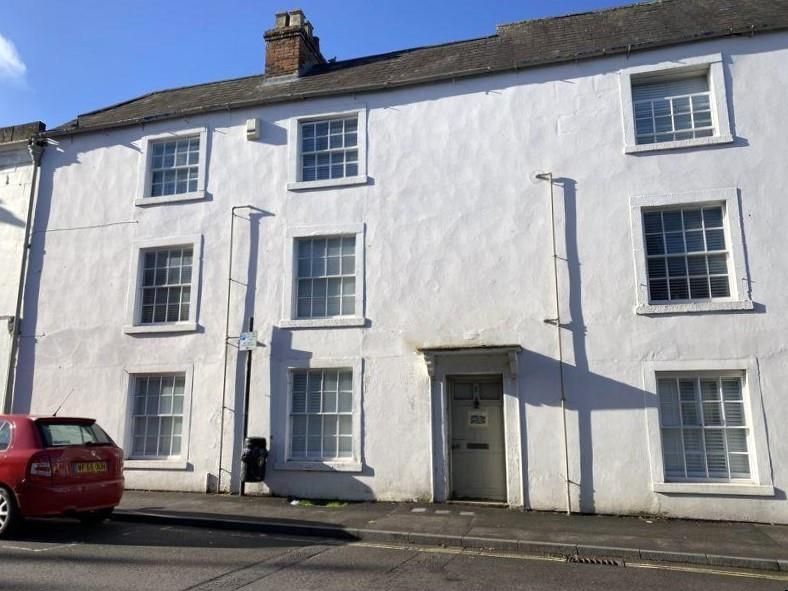 1 bed flat for sale in The Causeway, Chippenham SN15, £140,000