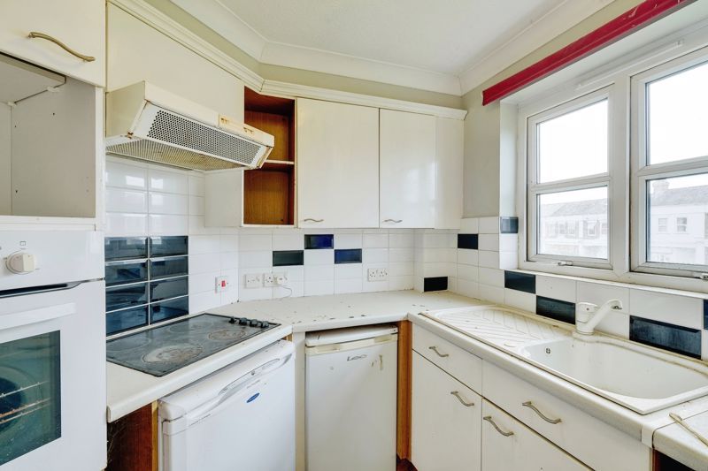 2 bed flat for sale in Halebrose Court, Bournemouth BH6, £115,000