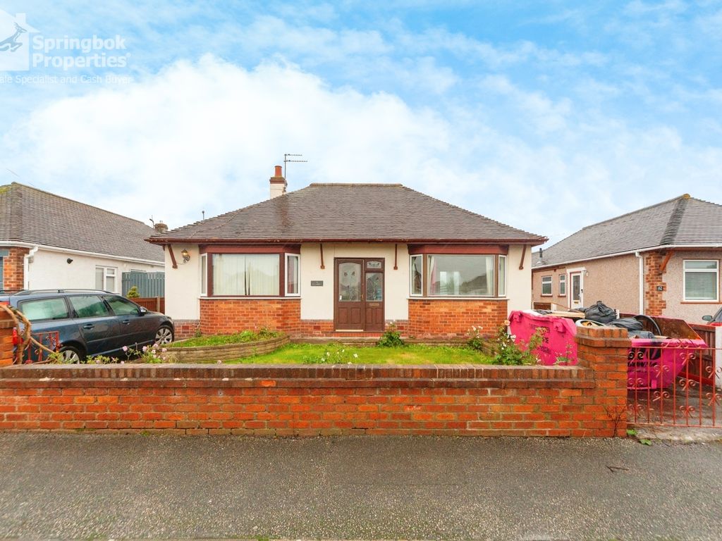 2 bed bungalow for sale in Gillian Drive, Rhyl, Clwyd LL18, £160,000
