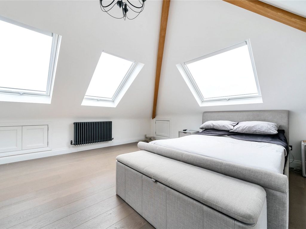 3 bed flat for sale in Bedford Mansions, Bedford Avenue, High Barnet, Hertfordshire EN5, £650,000