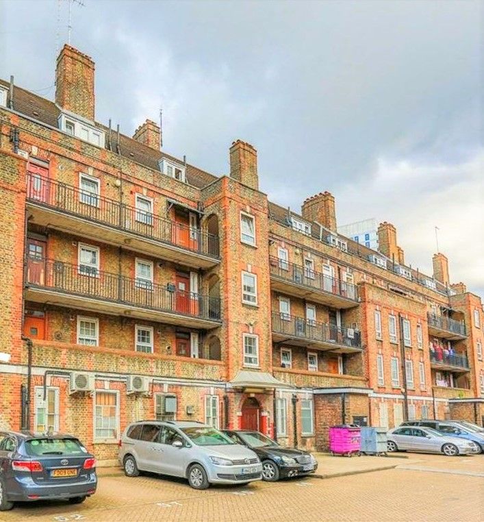 2 bed maisonette for sale in Toynbee Street, Aldgate East/ Brick Lane E1, £430,000