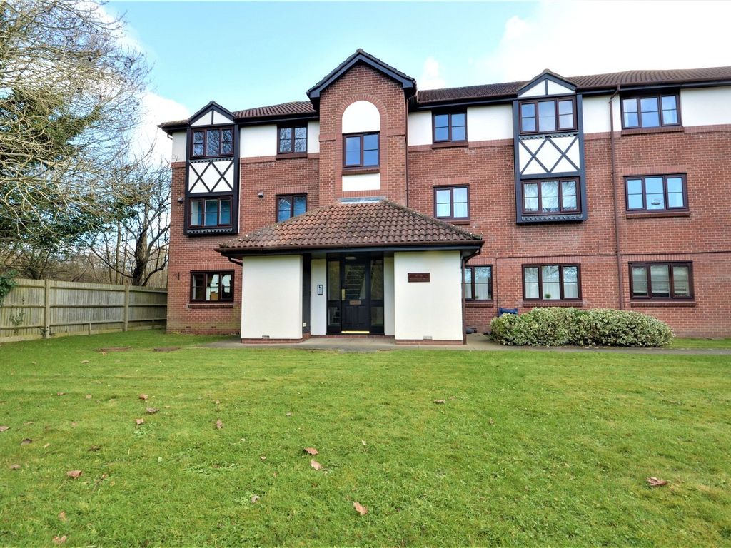 1 bed flat for sale in Redhill, Surrey RH1, £175,000