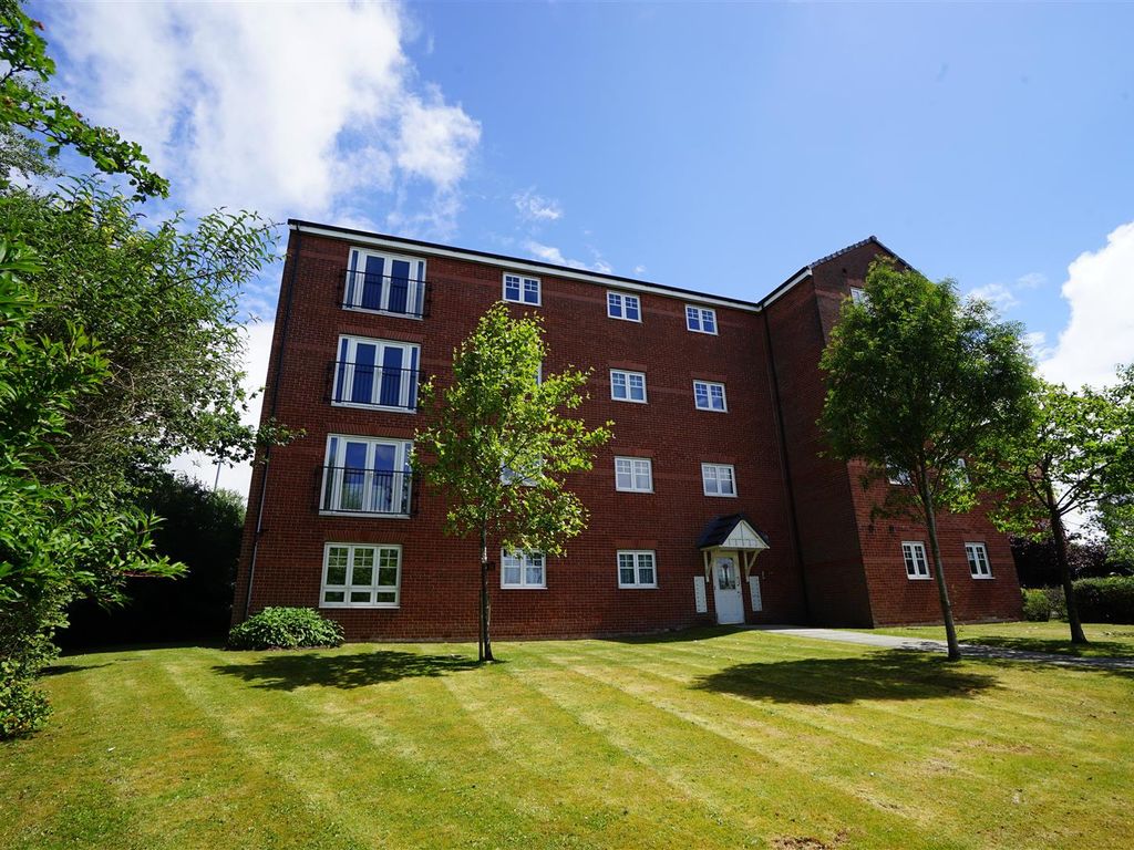 2 bed flat for sale in Evergreen Avenue, Horwich, Bolton BL6, £110,000