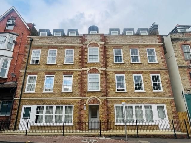 2 bed flat to rent in High Street, Ramsgate CT11, £975 pcm