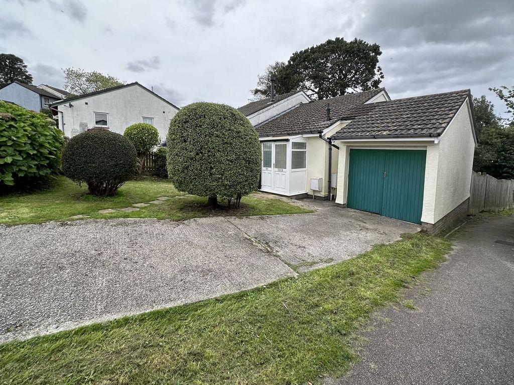 2 bed semi-detached bungalow for sale in Longfield, Falmouth TR11, £265,000