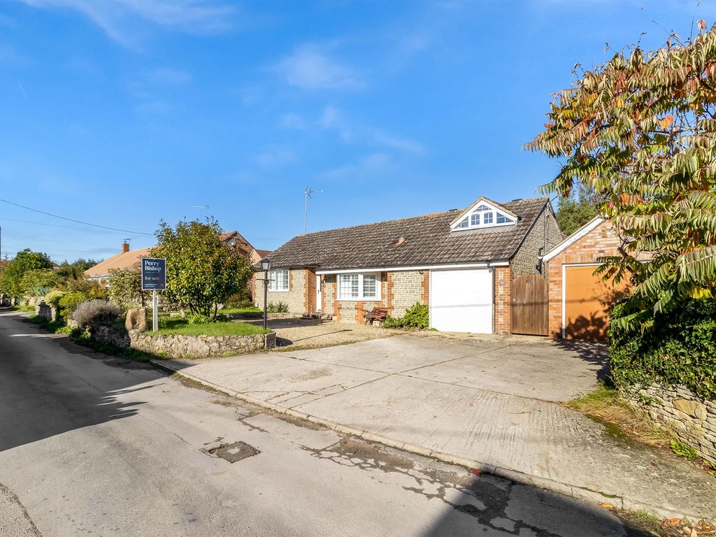 4 bed bungalow for sale in Oxford Square, Watchfield, Swindon, Oxfordshire SN6, £550,000