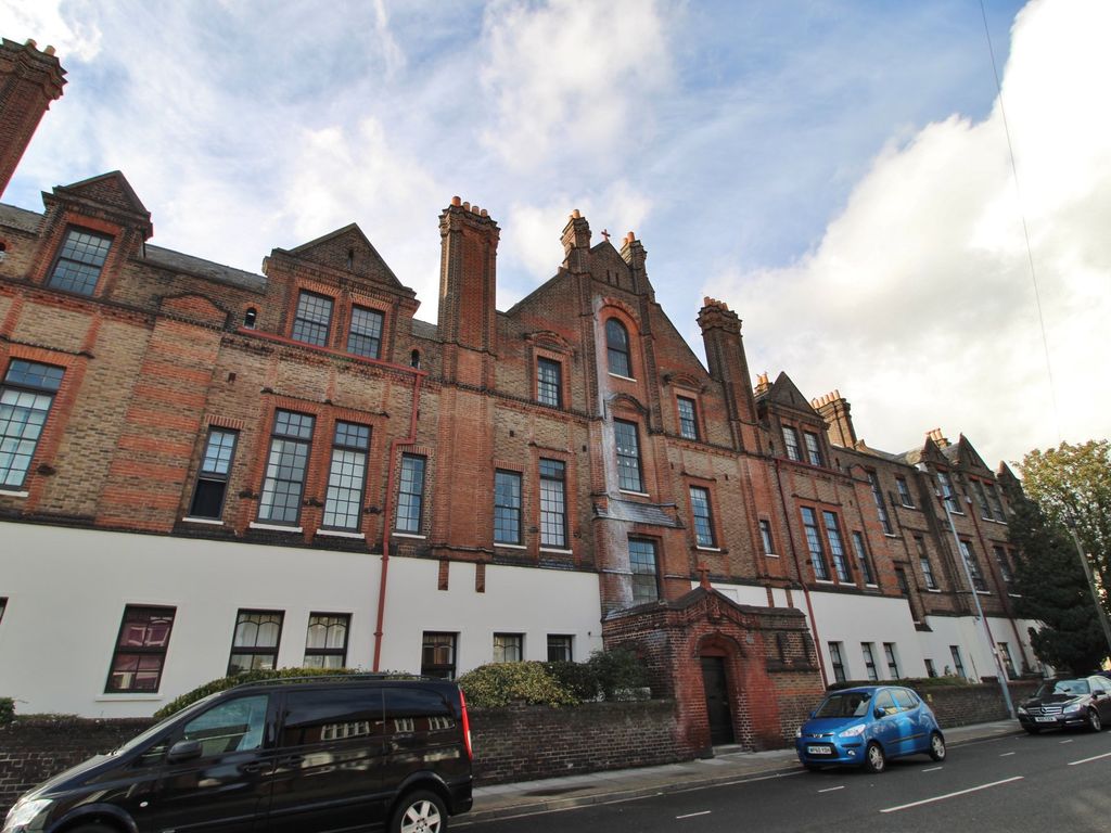 2 bed flat for sale in Lawrence Road, Southsea PO5, £242,000