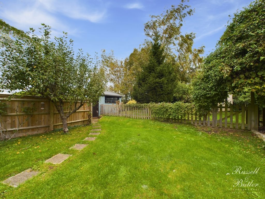 2 bed cottage for sale in Newton Purcell, Buckingham MK18, £425,000