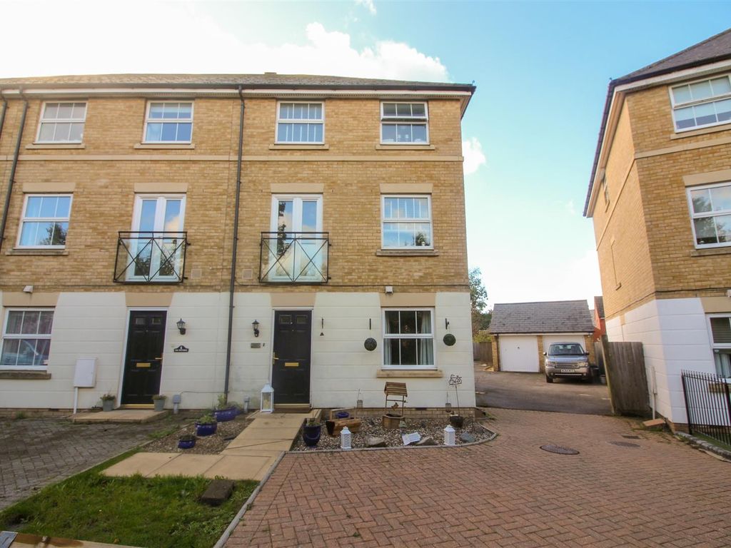4 bed end terrace house for sale in The Pastures, Takeley, Bishop's Stortford CM22, £475,000