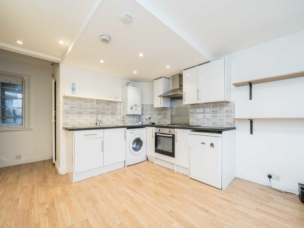 1 bed flat to rent in Kew Road, Kew, Richmond TW9, £1,550 pcm