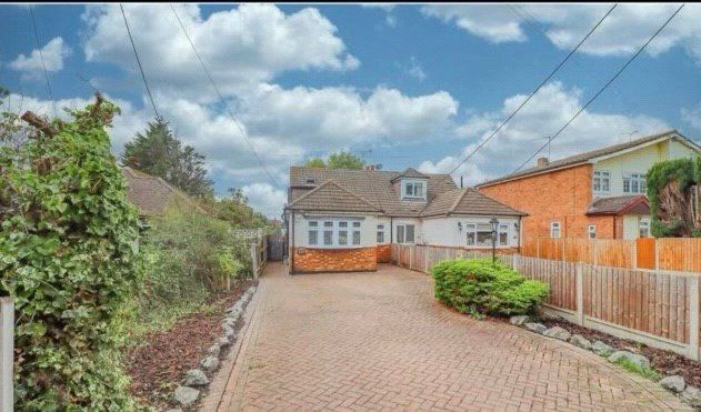 3 bed bungalow for sale in Moor Lane, Upminster RM14, £500,000