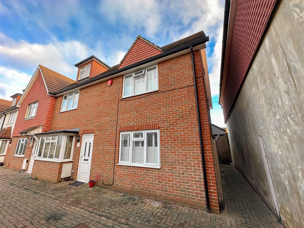 4 bed end terrace house for sale in Commercial Road, Eastbourne BN21, £315,000