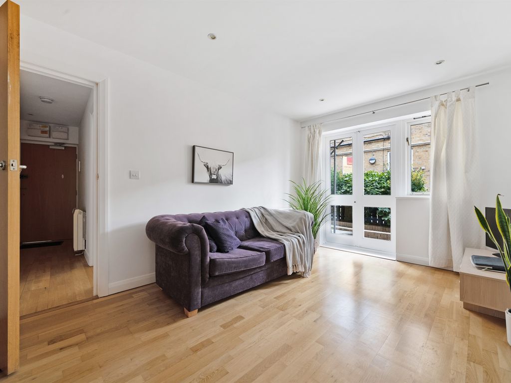 1 bed flat for sale in Tapster Street, High Barnet, Barnet EN5, £275,000