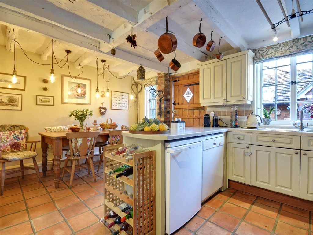 2 bed terraced house for sale in Furnace Lane, Hook Green, Lamberhurst TN3, £284,750