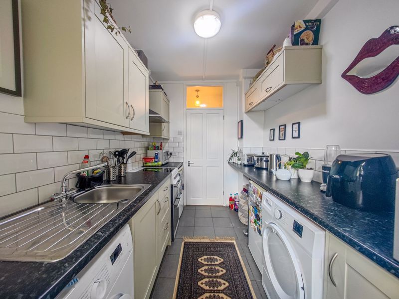 2 bed flat for sale in Barnfield Gardens, Plumstead Common Road, Plumstead SE18, £240,000