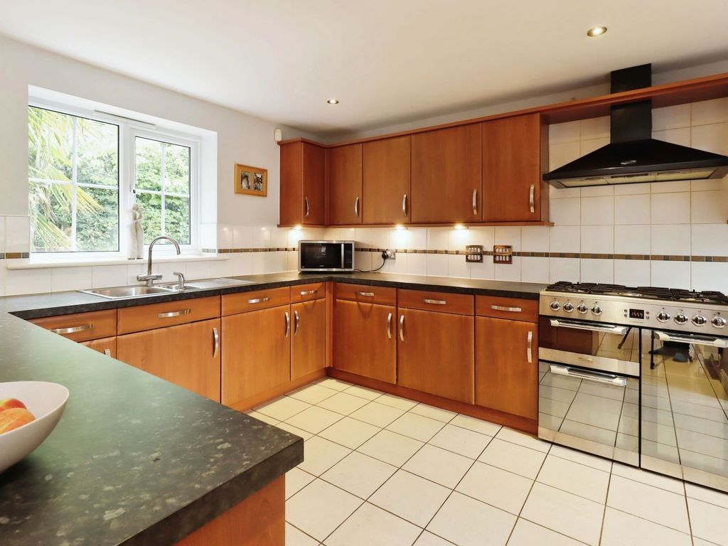 5 bed detached house for sale in Shoveller Drive, Telford TF1, £545,000