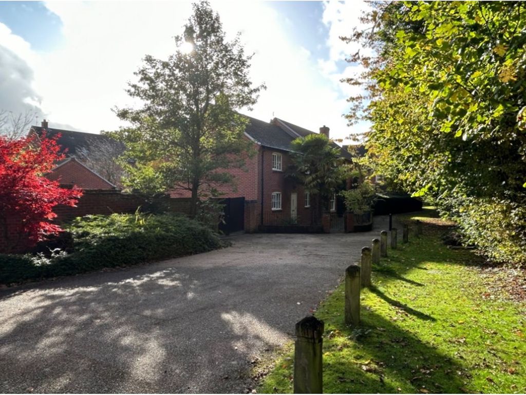 5 bed detached house for sale in Shoveller Drive, Telford TF1, £545,000